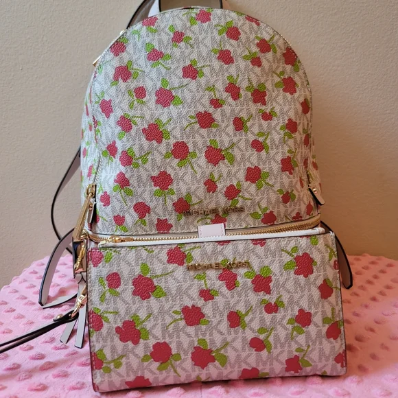 Michael Kors backpack and wallet - Picture 12 of 16